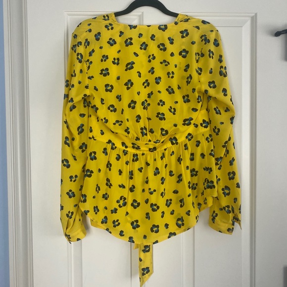 CAbi Sunny Set Tie-Front Floral Blouse & Cami Yellow Print Pollock - Picture 6 of 6